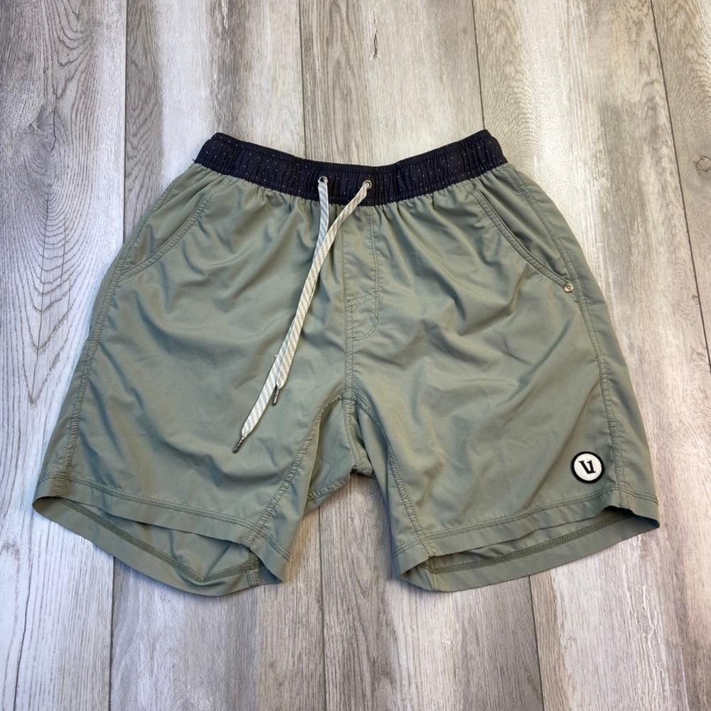 Vuori Kore Shorts Mens Small Gray Lined Marsh 7" Inseam Stretch Lightweight Gym